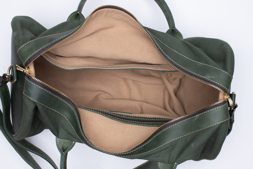 
            
                Load image into Gallery viewer, SAMPLE SALE - Amadi Canvas and Leather Gym Bag - Forest Green
            
        